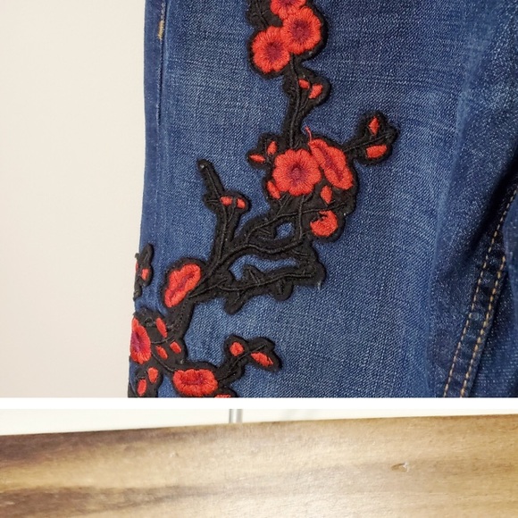 ZARA "Do you like my shoes?" Embroidered Jeans NWT - Picture 2 of 2